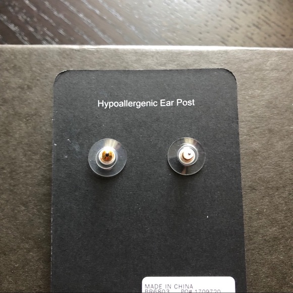 NWT J. Crew Crystal tortoise disc stud earrings - Picture 6 of 6